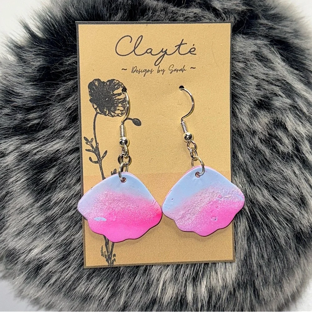 Polymer clay earrings 💙💕💙